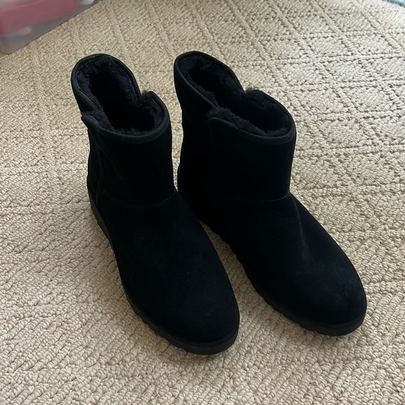 UGG Shoes - Black Uggs